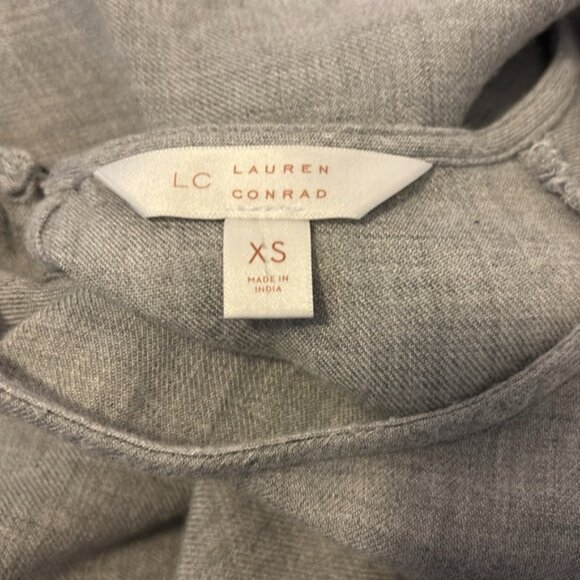 LAUREN CONRAD BELL SLEEVES W/ EMBROIDERED SHOULDERS SLIT BACK  XS SMALL GRAY - Picture 8 of 10